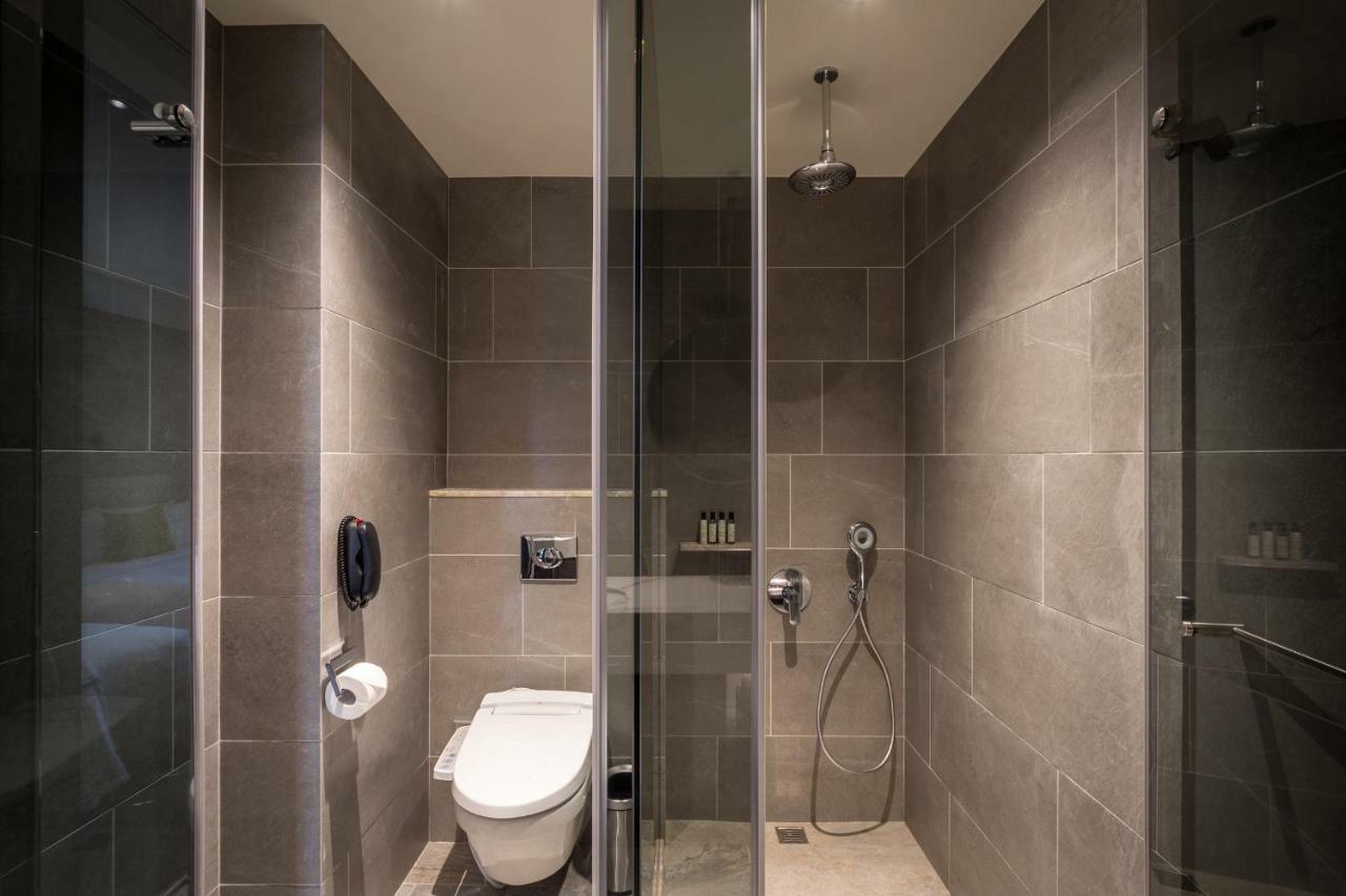 Park Lees Hotel Καοσιούνγκ Εξωτερικό φωτογραφία A shower room in a hotel